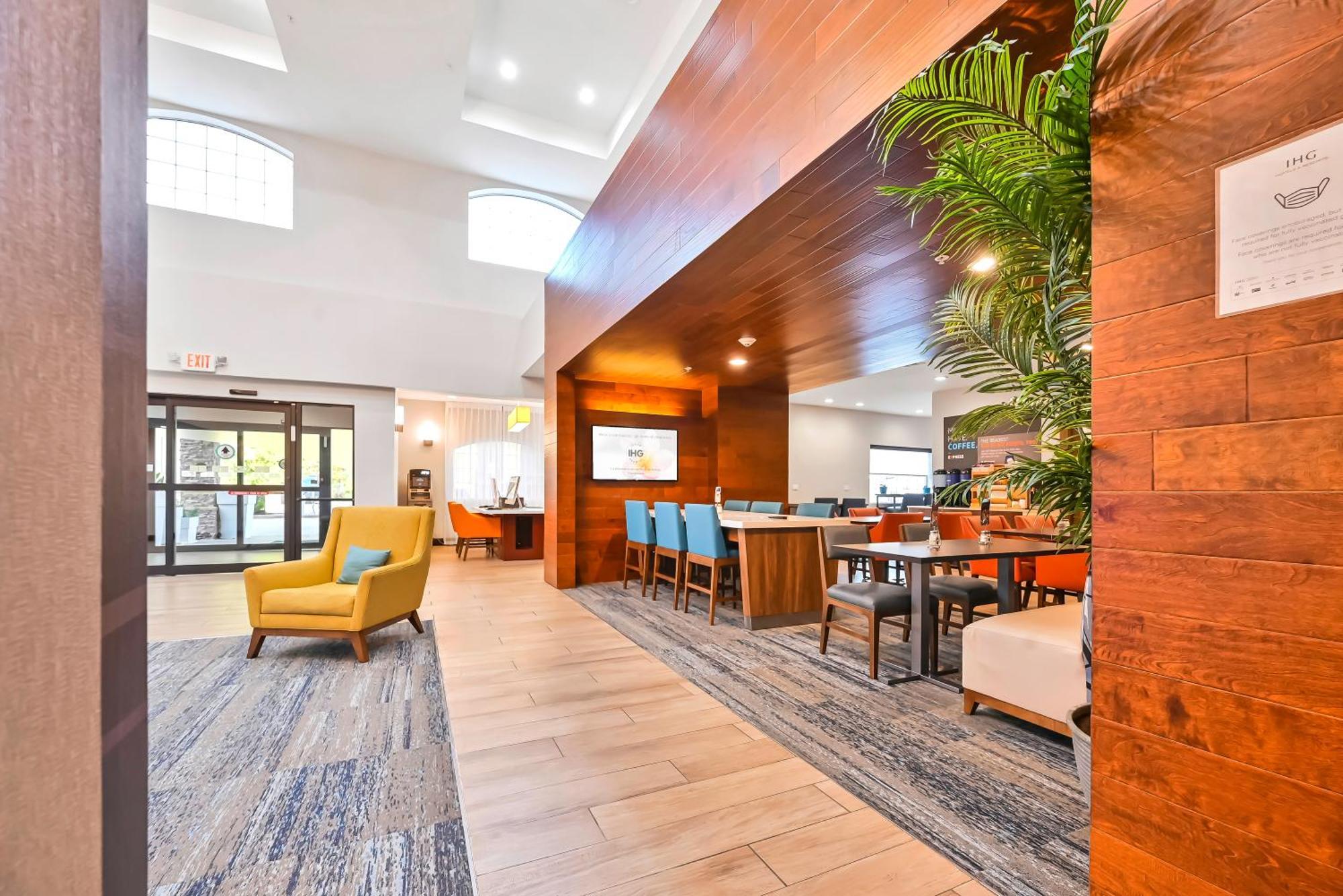 Holiday Inn Express Palestine By Ihg Exterior foto